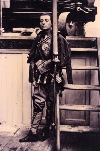 Loti costumé en albanais