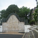 Sare : le fronton et ses vieux gradins de pierre