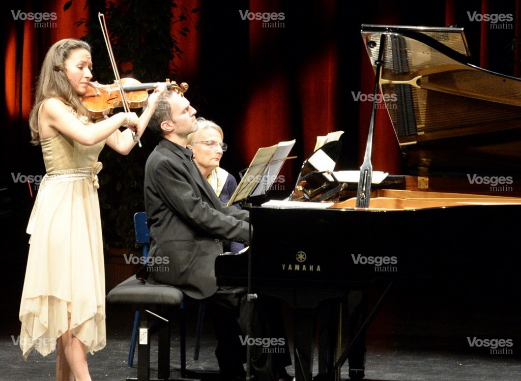 genevieve-laurenceau-au-violon-david-bismuth-au-piano-et-pascale-picard-au-suivi-de-la-partition-1448826626