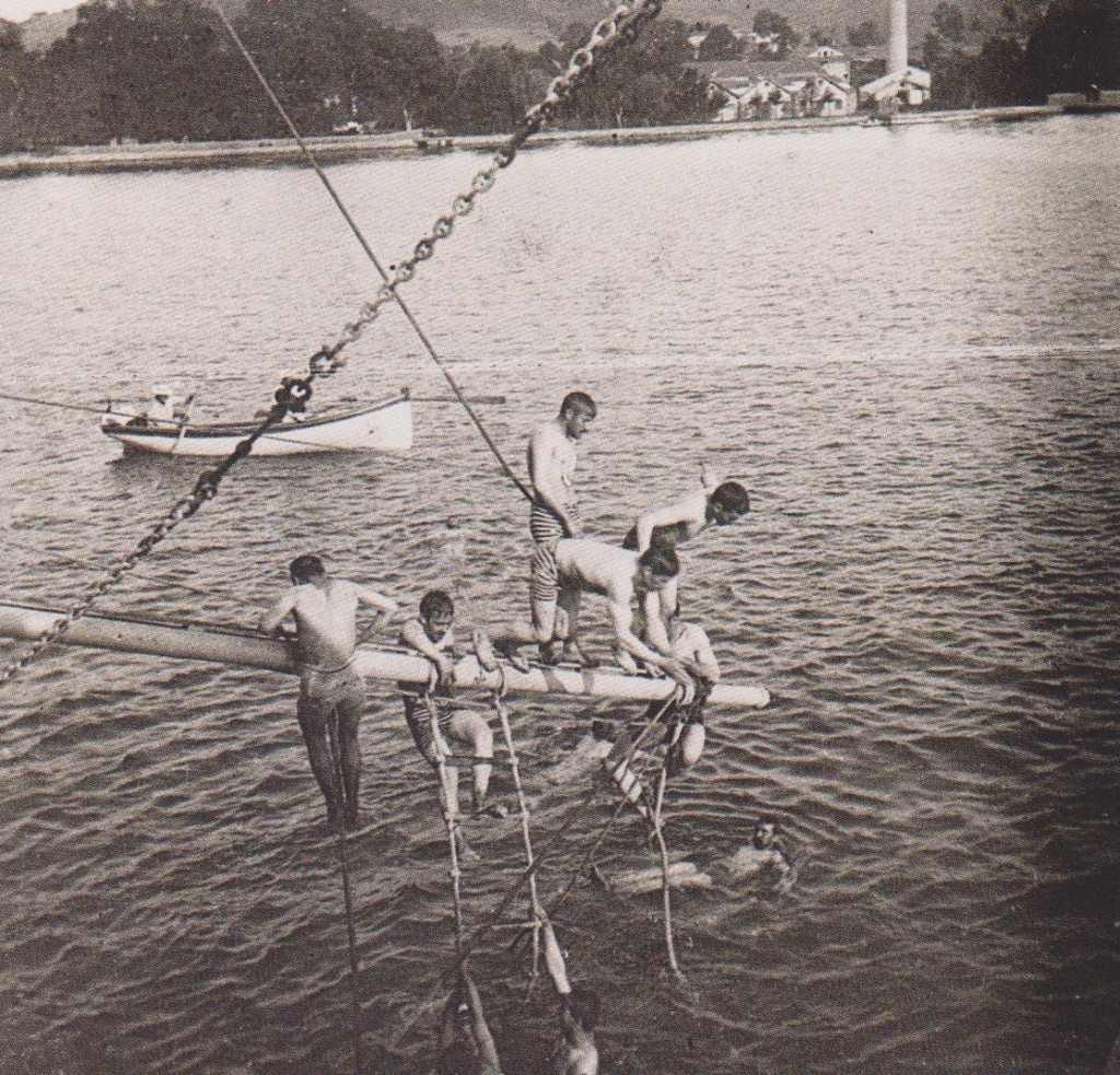 Le Vautour, bain de marins à Thérapia (Tarabya), sur la rive européenne