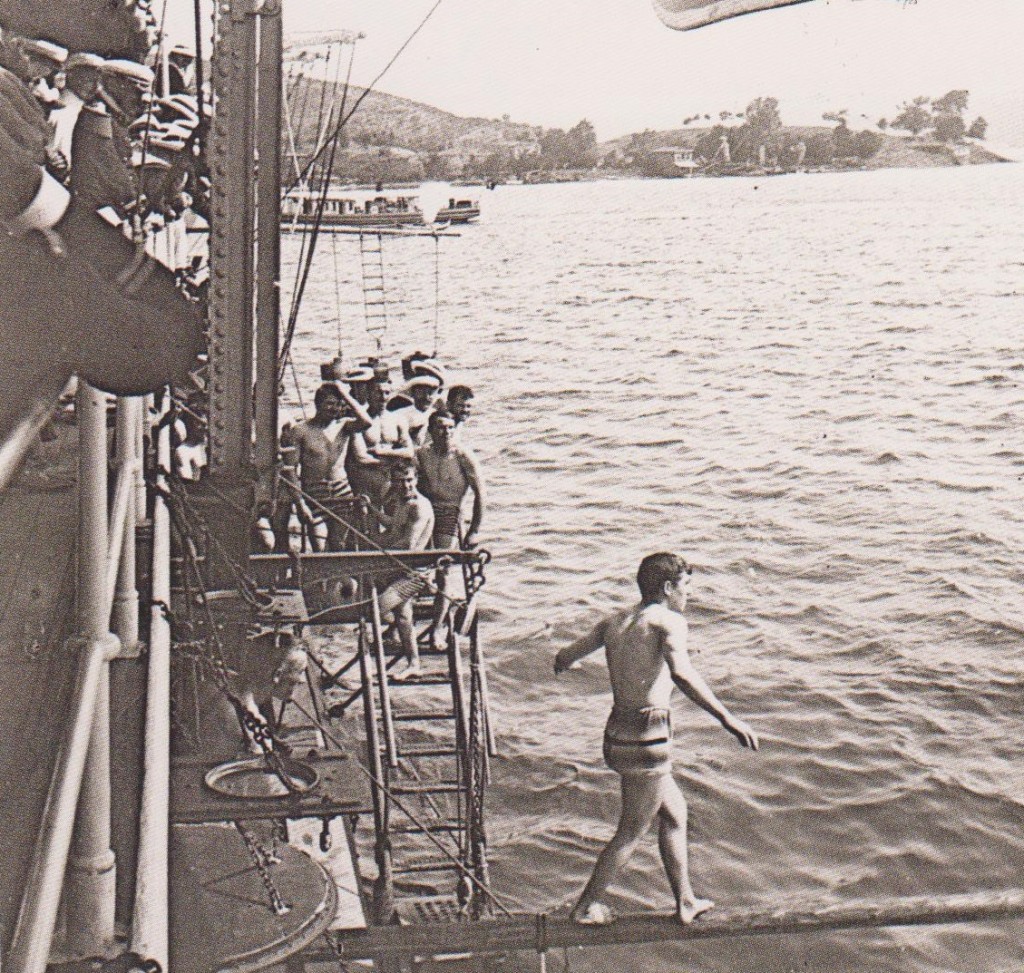 Le Vautour, bain de marins à Thérapia (Tarabya), sur la rive européenne (2)