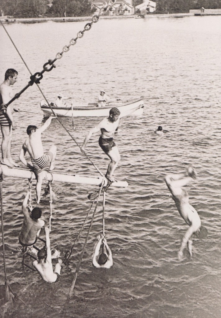 Le Vautour, bain de marins à Thérapia (Tarabya), sur la rive européenne (3)