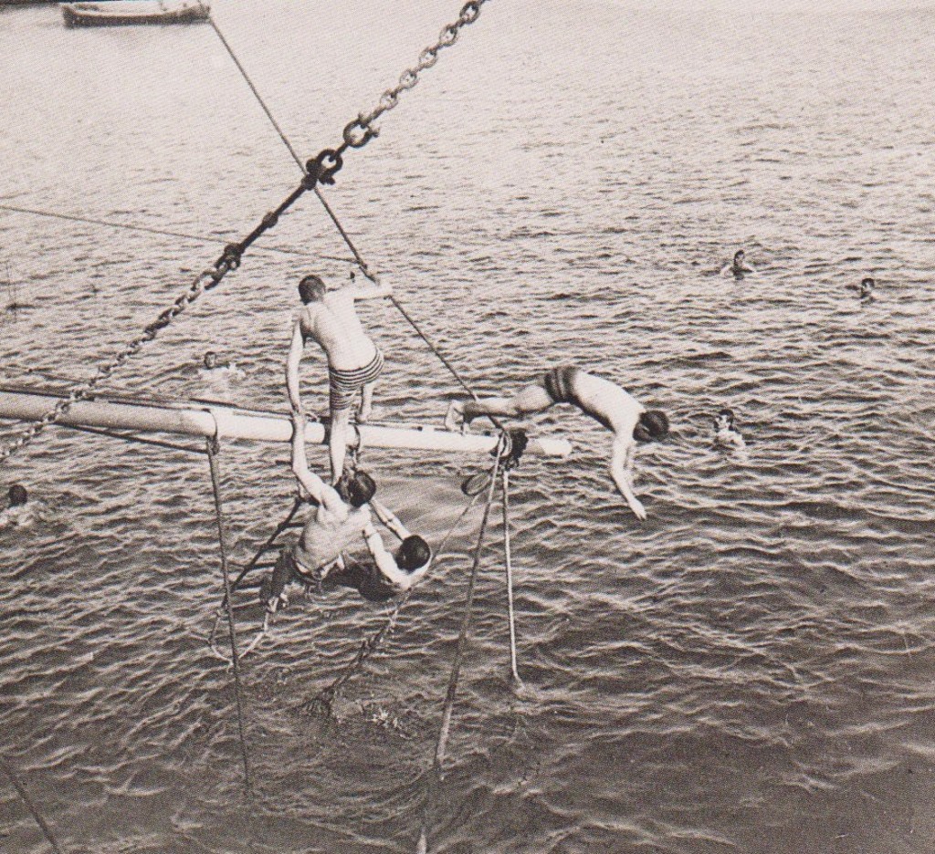 Le Vautour, bain de marins à Thérapia (Tarabya), sur la rive européenne (4)