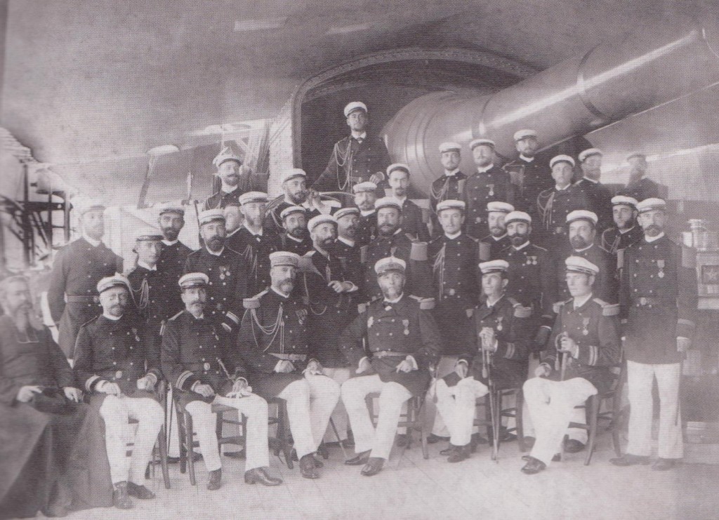 1891. Sur le Formidable. Loti est au 3ème rang au centre.