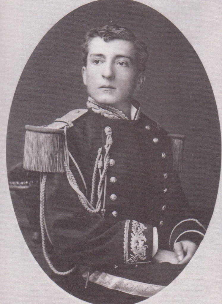 vers 1873. En grande tenue d'enseigne.