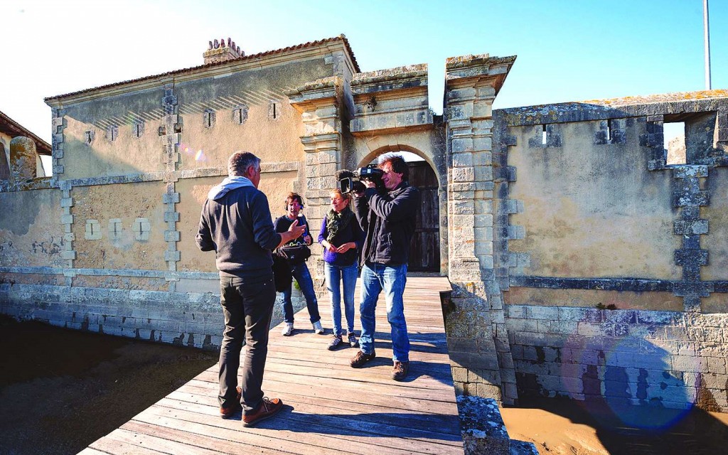 caroline-conte-et-son-equipe-ont-tourne-a-fort-lupin-un-lieu-vauban-ferme-au-public