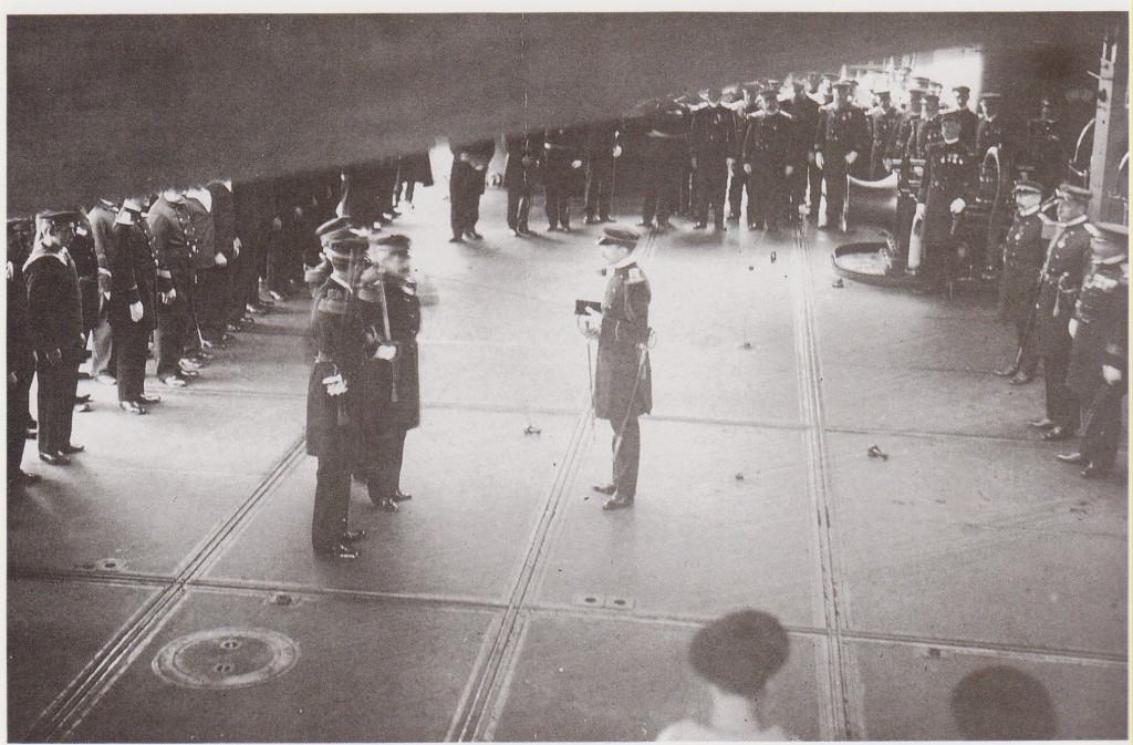 Pierre Loti décoré sur le Patrie 5 nov 1910