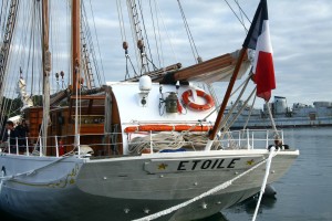 30-23-09-16-goelette-etoile-a-la-marina-ecole-navale