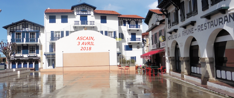 Hôtel Rhune-fronton pelote basque