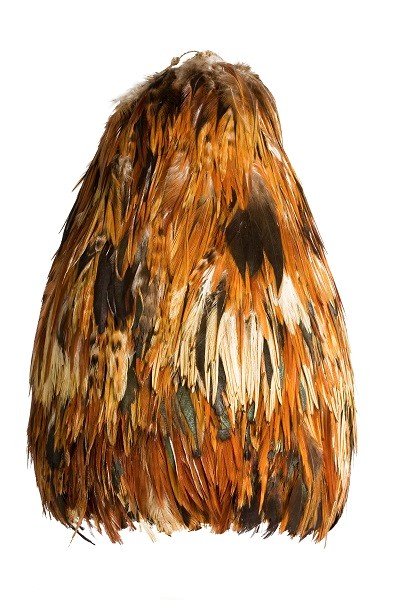 Coiffe en plumes hau moroké, musée d’art et d’histoire de Pithiviers © Aude Vincent