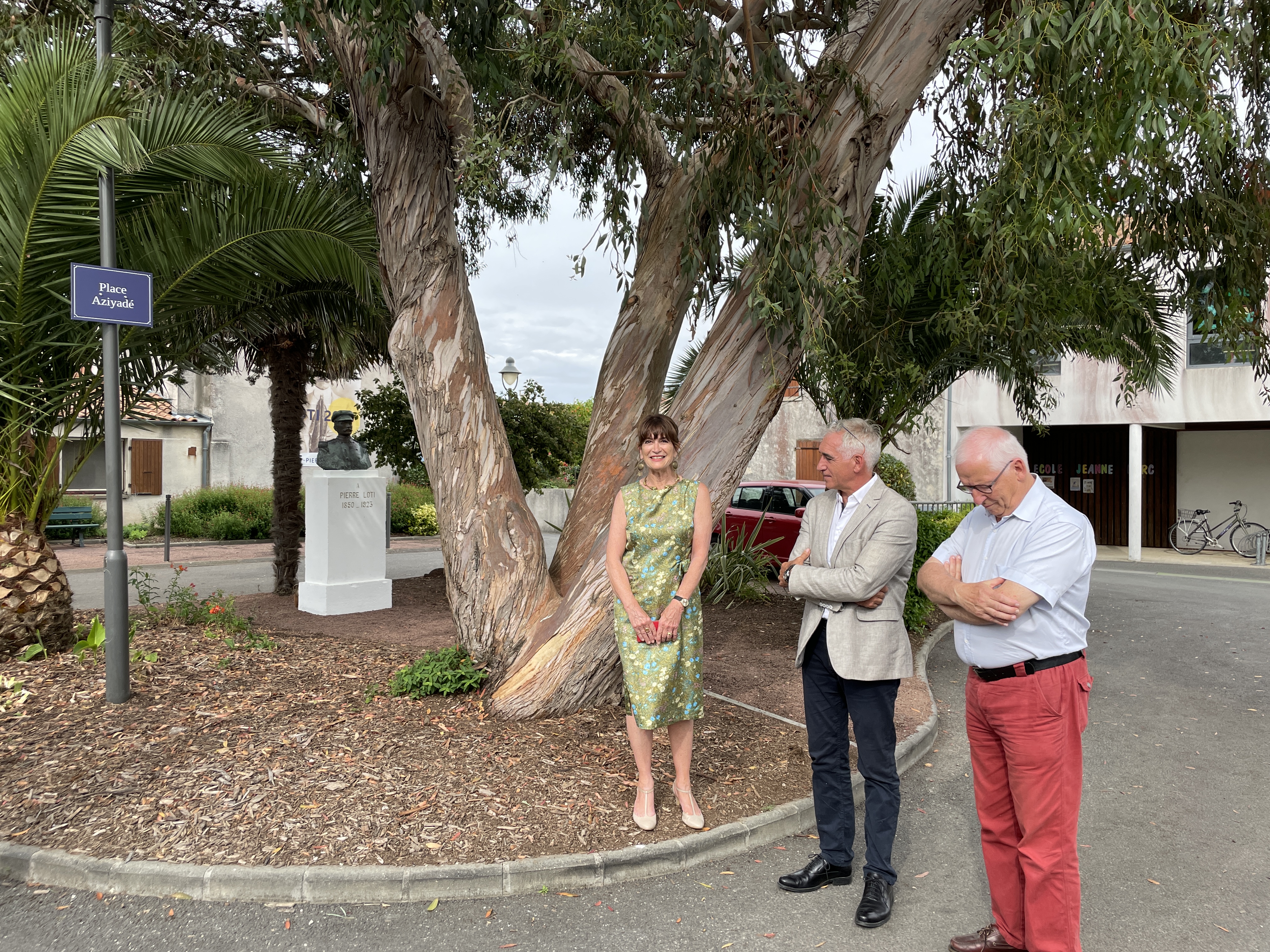 place Aziyadé mag maire et M. Beligné