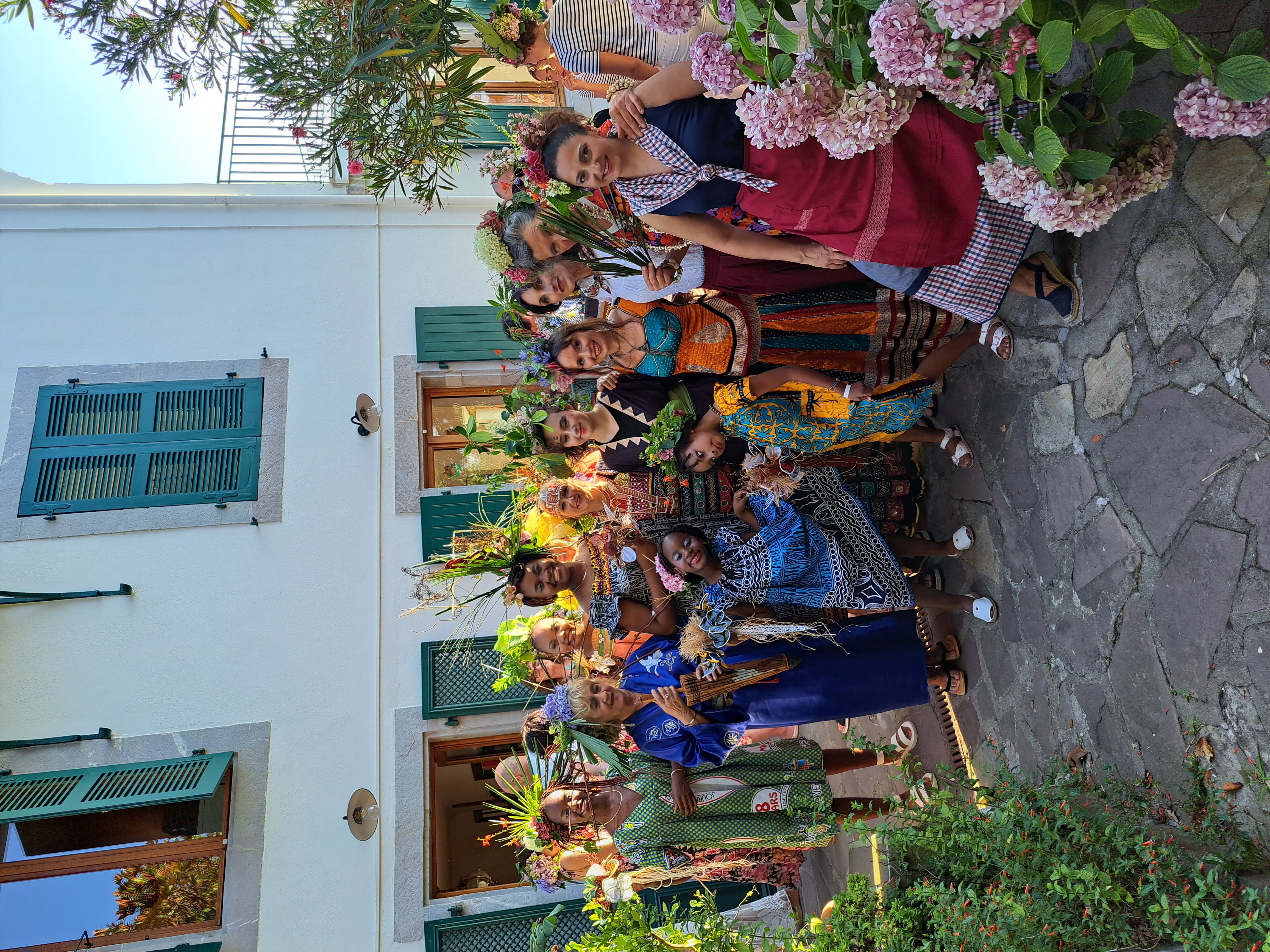 le groupe devant la maison